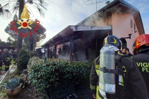 Incendio-Guanzate-Vigili-Del-Fuoco (2)
