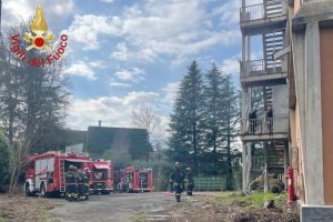 Incendio-Merone-Vigili-Fuoco-1