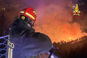 Incendio-Montemezzo-Vigili-del-Fuoco (3)