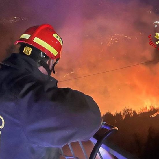 Incendio-Montemezzo-Vigili-del-Fuoco (3)