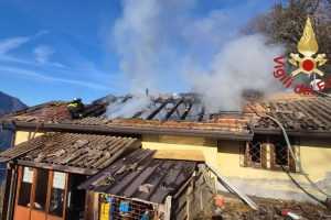 Incendio-Nesso-Vigili-Del-Fuoco (1)