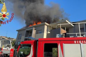 Incendio-Olgiate-Vigili-Fuoco