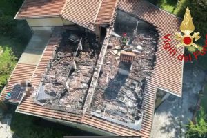 Incendio-Tetto-Asso-Vigili-Fuoco (1)
