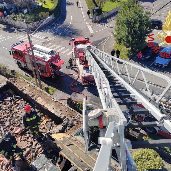 Incendio-Tetto-Bulgarograsso (1)