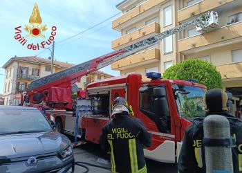 Incendio-Tradate-Vigili-del-Fuoco