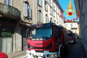 Incendio-appartamento-piazza-San-Rocco-Vigili-Fuoco (1)