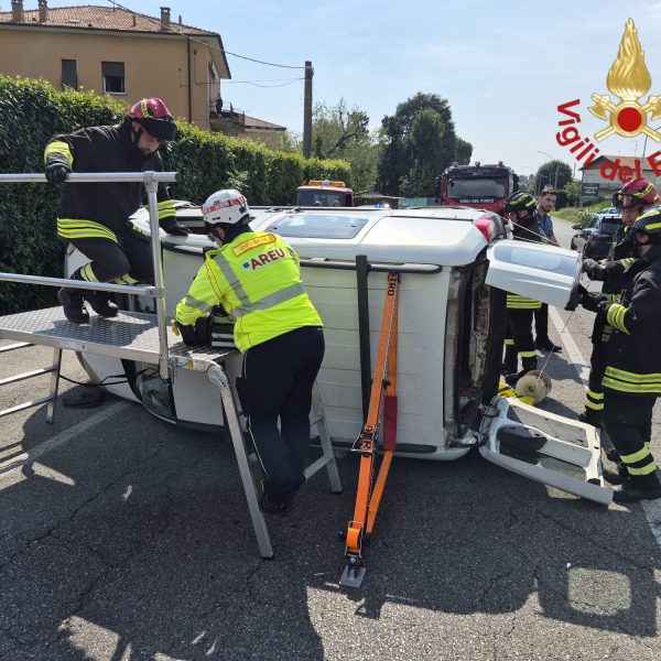 Incidente-Albese-con-Cassano-Vigili-Fuoco (1)