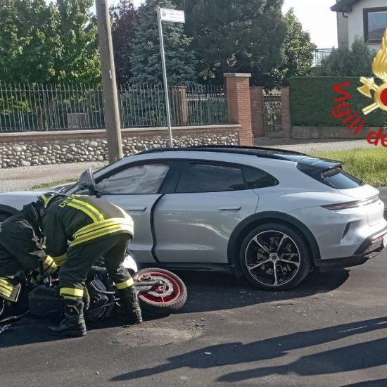 Incidente-Auto-Moto-Appiano-Gentile-Vigili-Fuoco