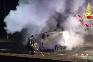 Incidente-Furgone-Bregnano-Vigili-Fuoco-2