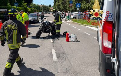 Incidente-Mariano-Comense-Auto-Moto-Vigili-Fuoco