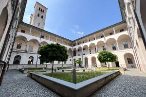 Insubria-Como-Chiostro-di-SantAbbondio-1536x1152