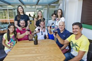 Lavinia, Arianna e Tiago Pinna, Marta e Aurelio Lupepsa, Filippo e Betania, Aurelio Fermini e Rodrigo Pinna,