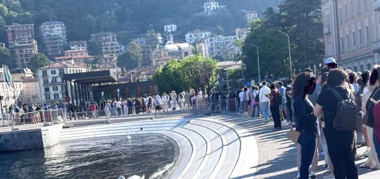 Lungolago-Piazza-Cavour-Turisti-Code-Navigazione (3)