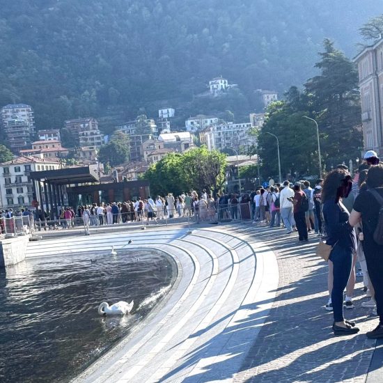 Lungolago-Piazza-Cavour-Turisti-Code-Navigazione (3)
