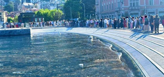 Lungolago-Piazza-Cavour-Turisti-Code-Navigazione (4)