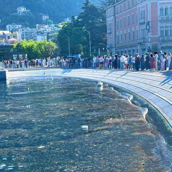 Lungolago-Piazza-Cavour-Turisti-Code-Navigazione (4)