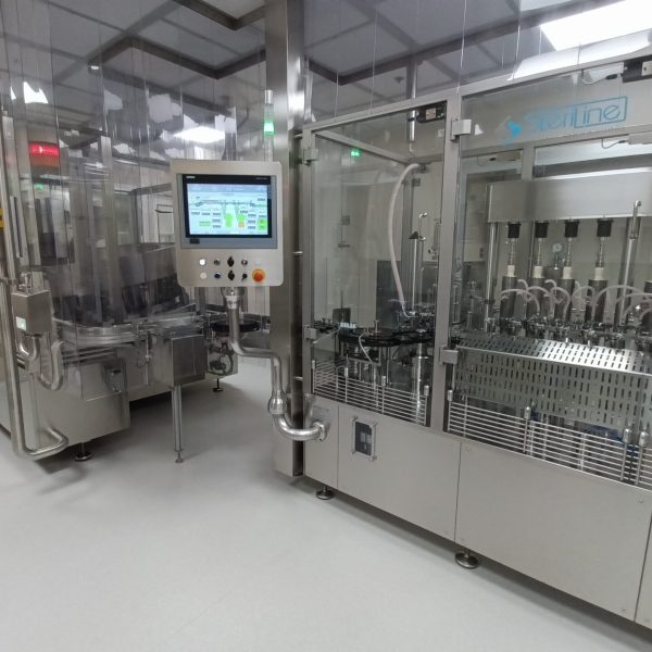 Macchina riempitrice e ghieratrice oftalmica Steriline OFCM84 - vista 2