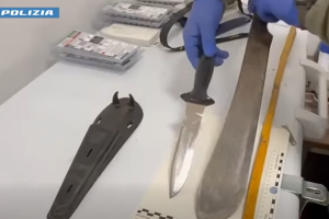 Machete-Coltello-Polizia-Stato