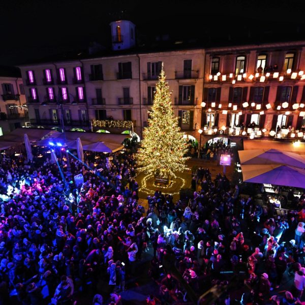 Natale-2025-Albero-Luci-Proiezioni (11)