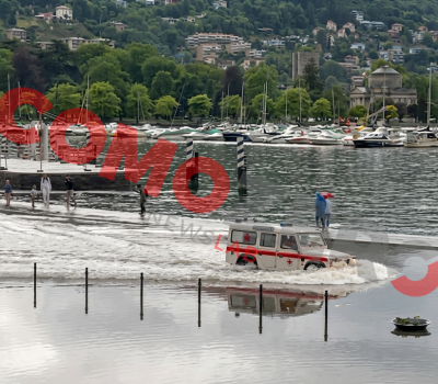 Piazza-Cavour-Allagata-Auto-Croce-Rossa