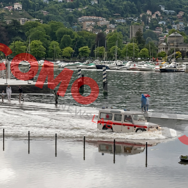 Piazza-Cavour-Allagata-Auto-Croce-Rossa