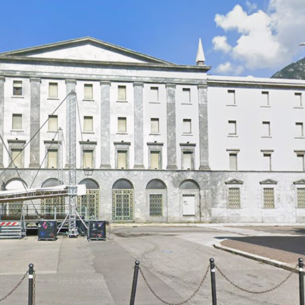 Piazza-Garibaldi-Lecco-Deutsche-Bank