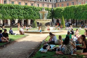 Place-des-Vosges-Parigi-1