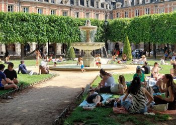 Place-des-Vosges-Parigi-1