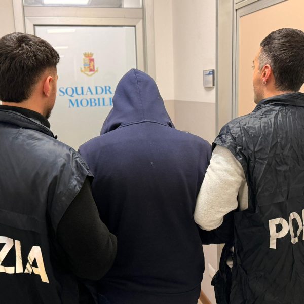 Polizia-Di-Stato-Arresto-Questura