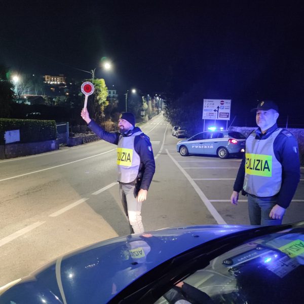 Polizia-Posto-di-Blocco-Alt