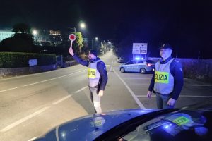 Polizia-Posto-di-Blocco-Alt