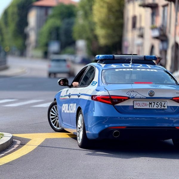 Polizia-Stato-Auto