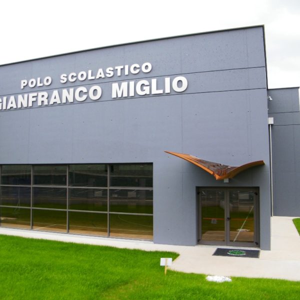 Polo_scolastico_Gianfranco_Miglio_-_Adro_(Foto_Luca_Giarelli)