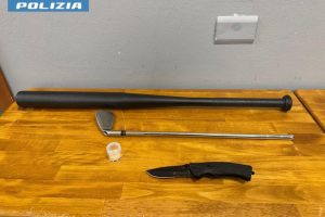 Questura-Mazza-Golf-Baseball-Coltello