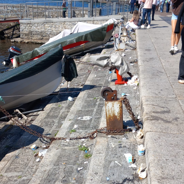 Rifiuti-Spazzatura-Marina-Porto-Sant-Agostino (11)
