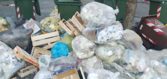 Rifiuti-Spazzatura-Piazza-Volta (4)