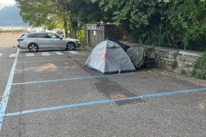 Tenda-Abusiva-Campeggio-Via-Cantoni-Rapinese