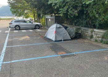 Tenda-Abusiva-Campeggio-Via-Cantoni-Rapinese