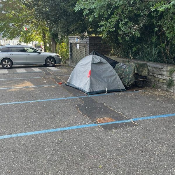 Tenda-Abusiva-Campeggio-Via-Cantoni-Rapinese