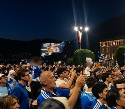 Tifosi-Piazza-Cavour-Festa-Como-111