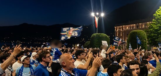 Tifosi-Piazza-Cavour-Festa-Como-111