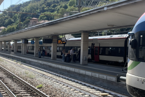 Turisti-Stazione-San-Giovanni-Treni (1)
