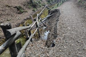 Valbasca-Cedimento-Sentiero-Torrente-Maltempo (2)