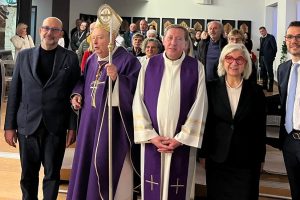 Vescovo-Cardinale-Oscar-Cantoni-Messa-Natale-Sant-Anna-Asst-Lariana