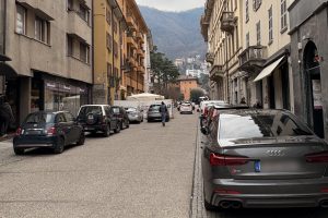 Via-Garibaldi-Auto-1