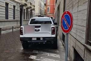 Via-V-Giornate-Divieto-Sosta-Auto-Ticino-11