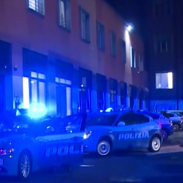 Volanti in Questura Polizia Stato
