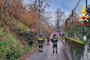 albate-palo-vigili-fuoco