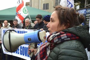 alessandra-locatelli-megafono