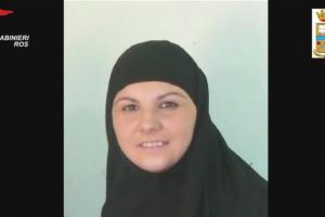 Un fermo immagine tratto da un video dei carabinieri mostra Alice 'Aisha' Brignoli moglie di Mohamed Koraichi, nato in Marocco, tra i sei destinatari dell'ordinanza di custodia cautelare nell'ambito del blitz di Digos e Ros a Lecco, 28 aprile 2016.
ANSA/CARABINIERI - ANSA PROVIDES ACCESS TO THIS HANDOUT PHOTO TO BE USED SOLELY TO ILLUSTRATE NEWS REPORTING OR COMMENTARY ON THE FACTS OR EVENTS DEPICTED IN THIS IMAGE; NO ARCHIVING; NO LICENSING